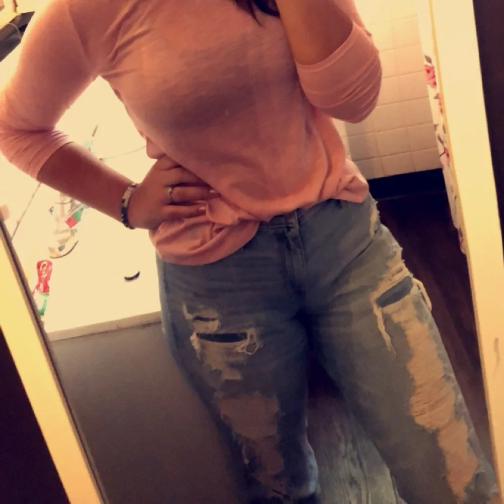 Hollister Distressed High-Rise Mom Jean | 9/29 - Picture 3 of 3